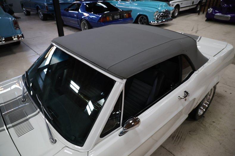 Ford-Mustang-1967-Wimbledon-White-Black-ampamp-Gray-46