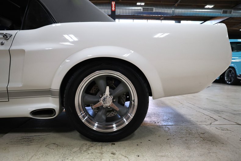 Ford-Mustang-1967-Wimbledon-White-Black-ampamp-Gray-48