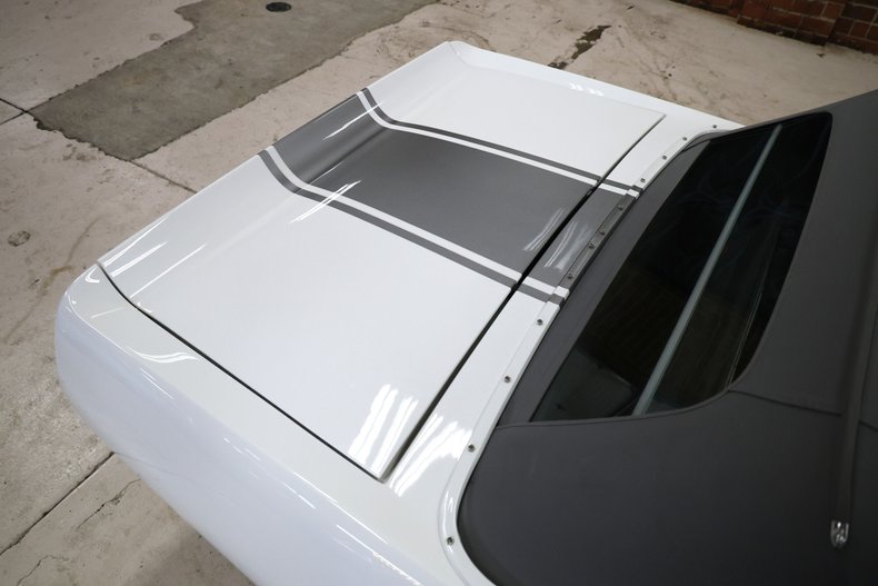 Ford-Mustang-1967-Wimbledon-White-Black-ampamp-Gray-5