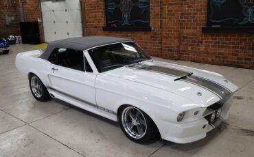 Ford-Mustang-1967-Wimbledon-White-Black-ampamp-Gray-6
