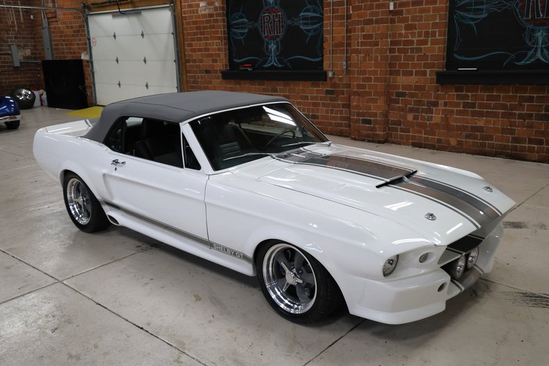 Ford-Mustang-1967-Wimbledon-White-Black-ampamp-Gray-6