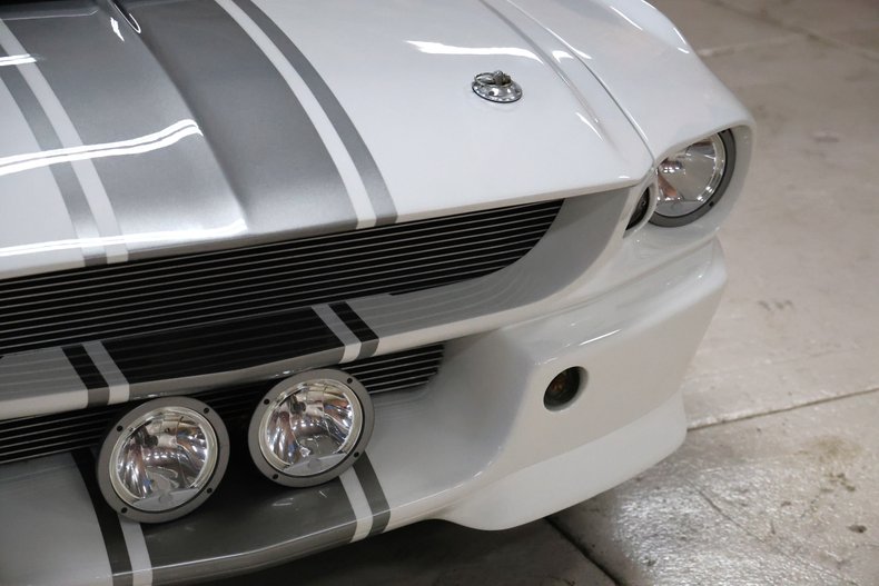 Ford-Mustang-1967-Wimbledon-White-Black-ampamp-Gray-8