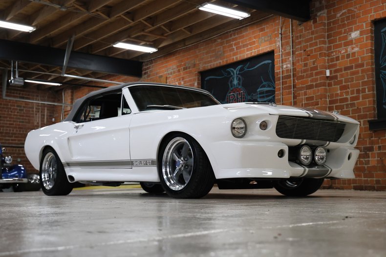 Ford-Mustang-1967-Wimbledon-White-Black-ampamp-Gray