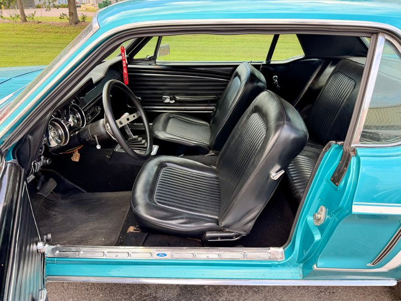 Ford-Mustang-1968-Gulfstream-Aqua-Black-2