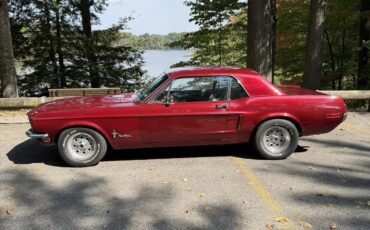 Ford-Mustang-1968-Red-Black-4