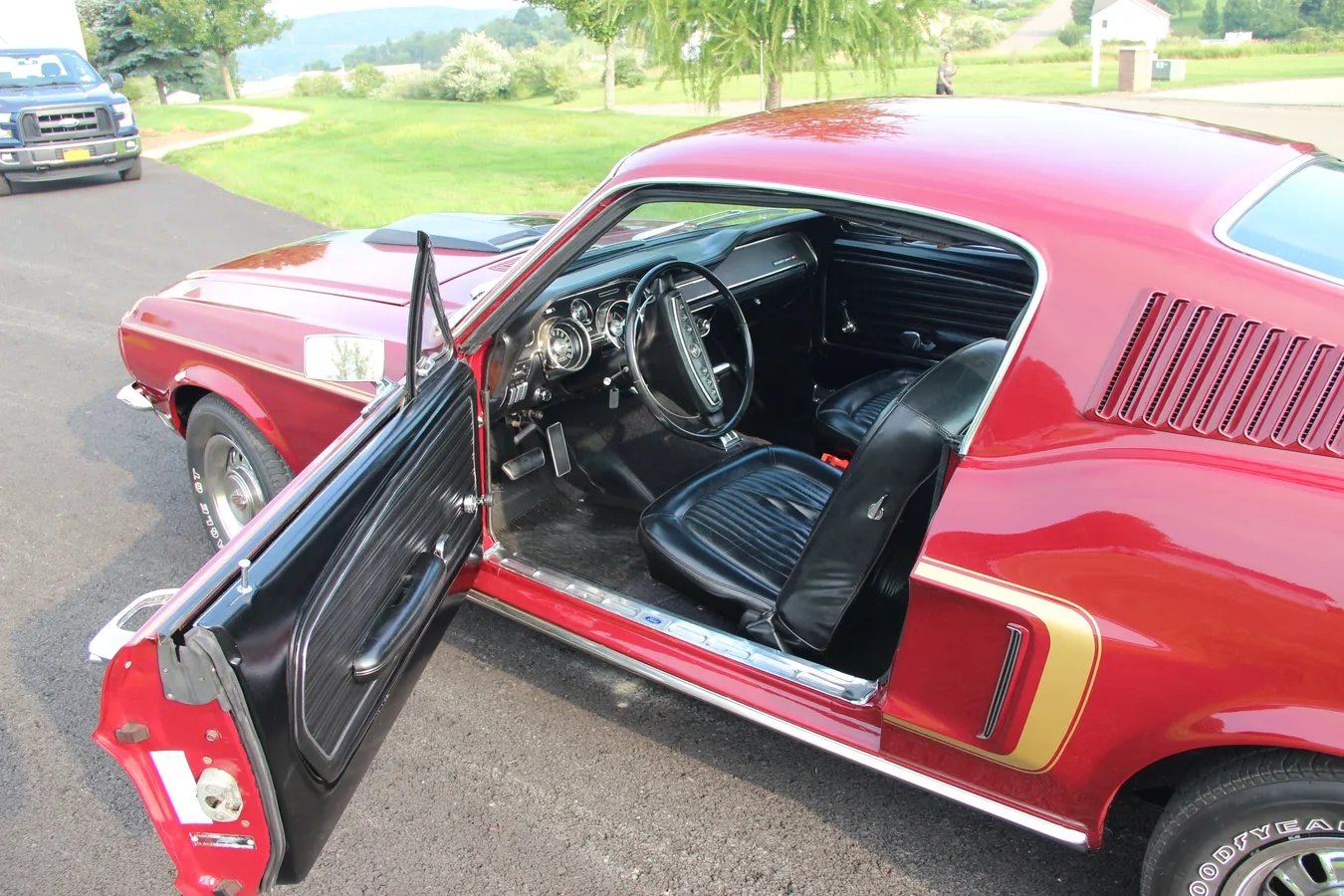 Ford-Mustang-1968-Royal-Maroon-Black-11