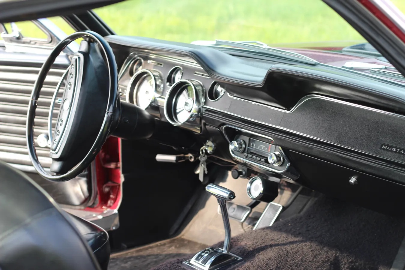 Ford-Mustang-1968-Royal-Maroon-Black-12