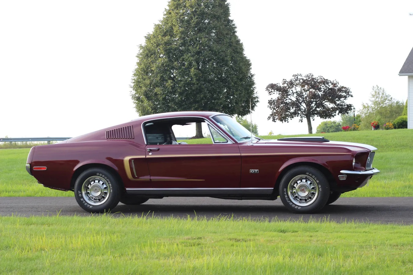 Ford-Mustang-1968-Royal-Maroon-Black-3