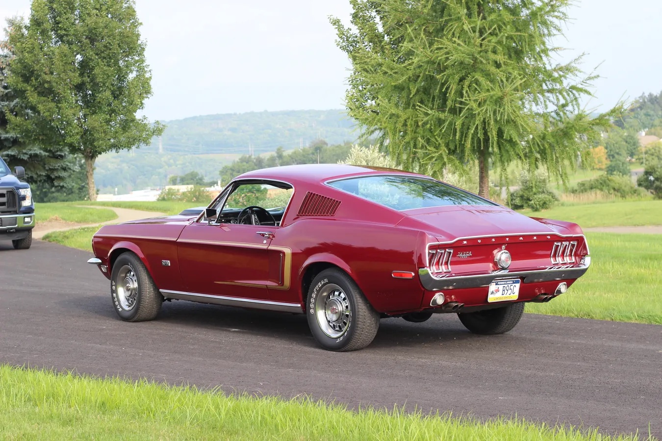 Ford-Mustang-1968-Royal-Maroon-Black-8