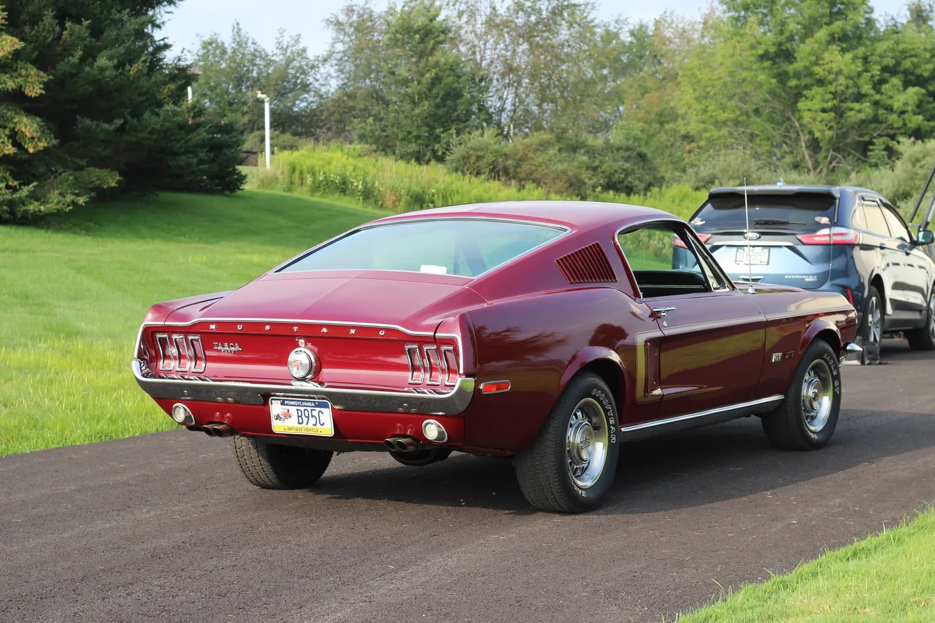 Ford-Mustang-1968-Royal-Maroon-Black-9