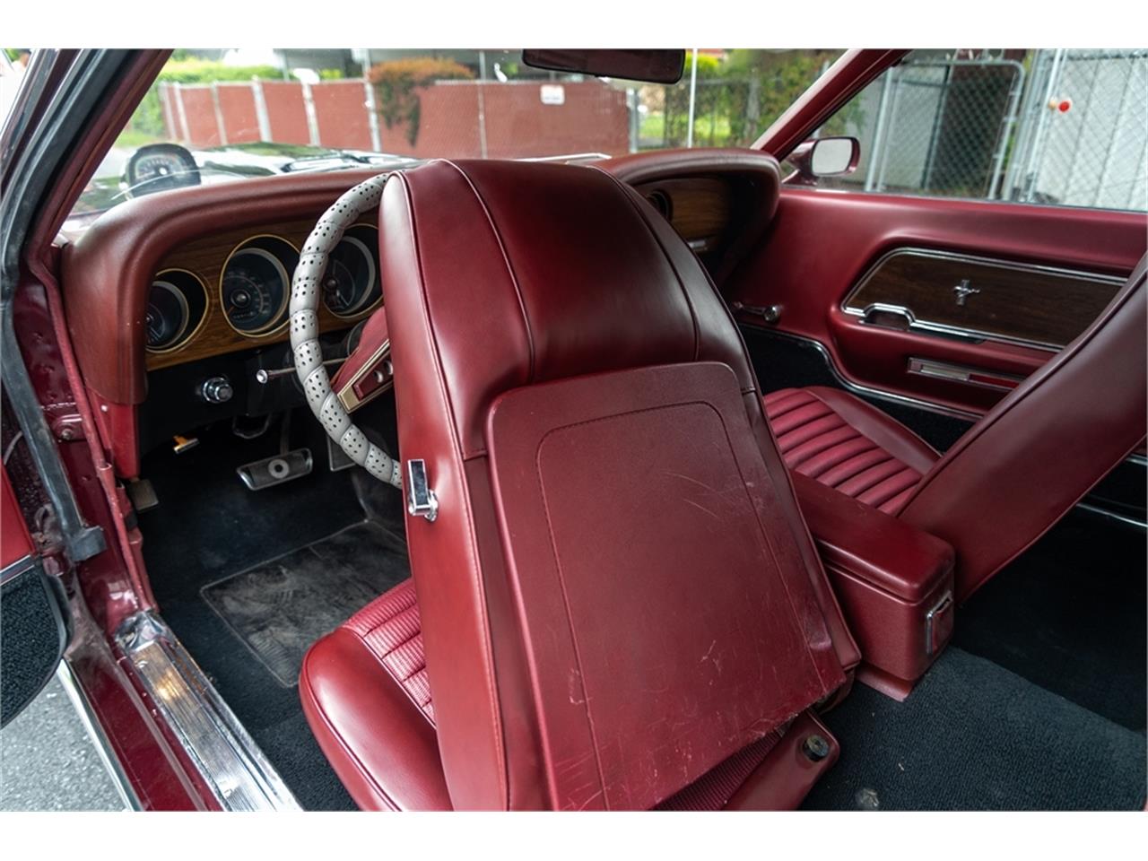 Ford-Mustang-1969-Toreador-Red-Red-CorinthianRed-Clarion-Knit-10