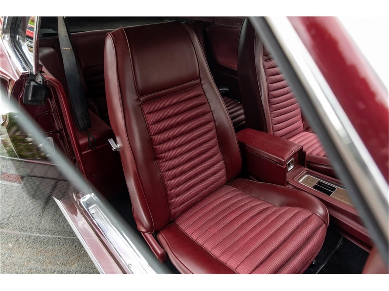 Ford-Mustang-1969-Toreador-Red-Red-CorinthianRed-Clarion-Knit-11