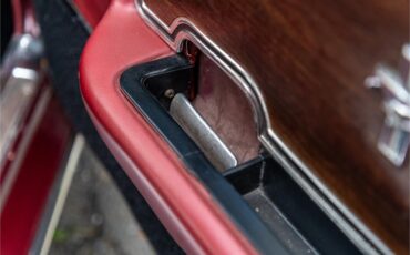 Ford-Mustang-1969-Toreador-Red-Red-CorinthianRed-Clarion-Knit-15