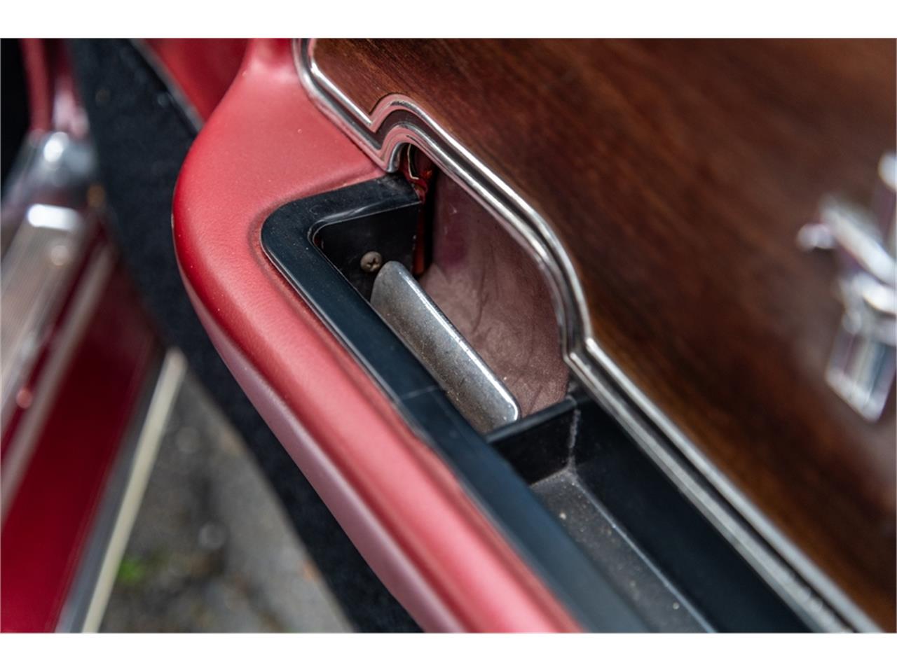 Ford-Mustang-1969-Toreador-Red-Red-CorinthianRed-Clarion-Knit-15