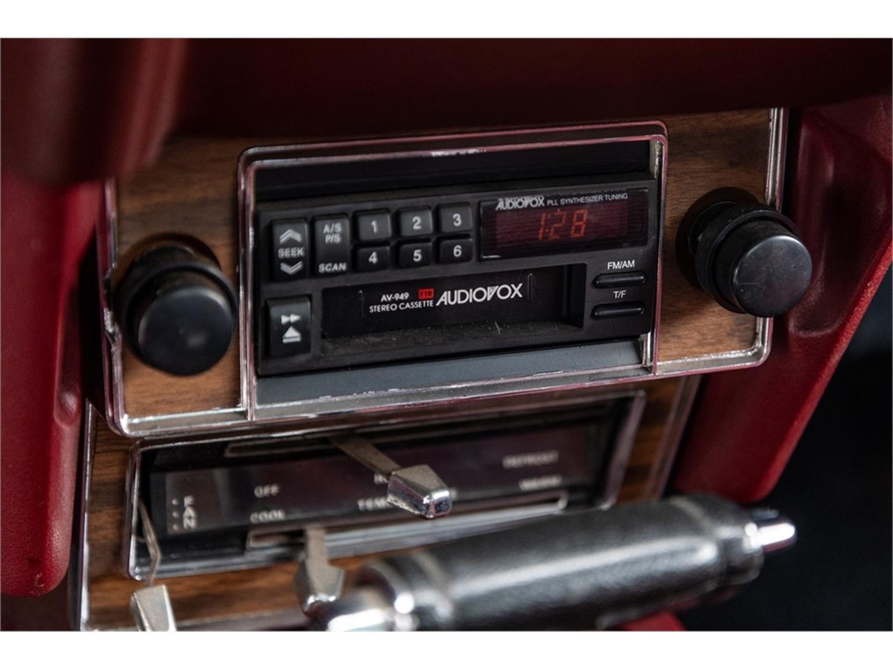 Ford-Mustang-1969-Toreador-Red-Red-CorinthianRed-Clarion-Knit-8