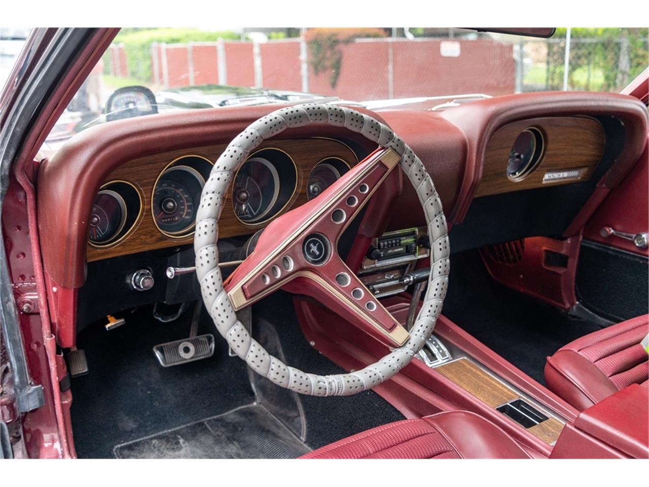 Ford-Mustang-1969-Toreador-Red-Red-CorinthianRed-Clarion-Knit-86