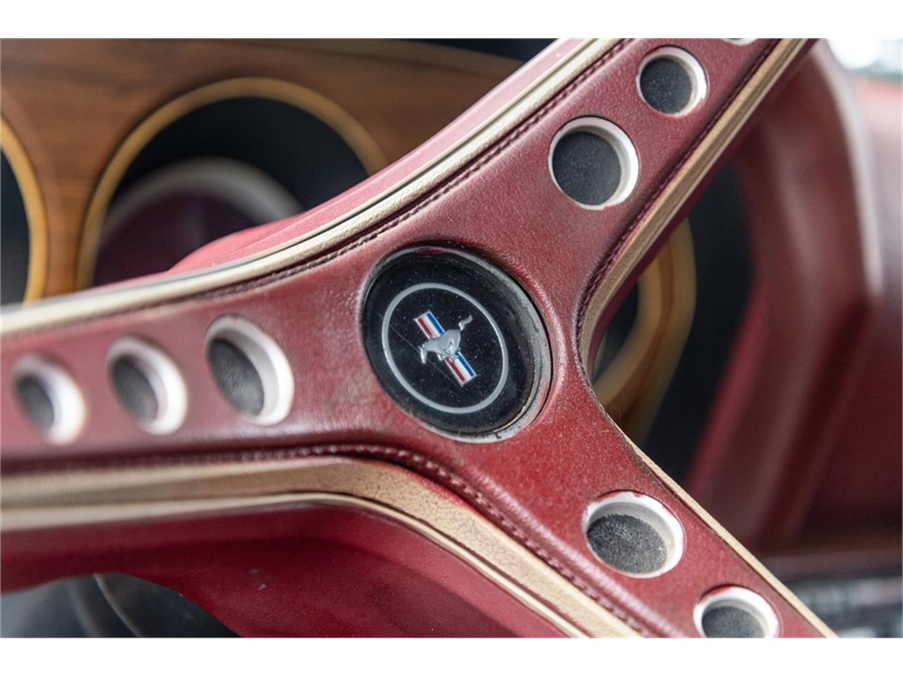 Ford-Mustang-1969-Toreador-Red-Red-CorinthianRed-Clarion-Knit-89