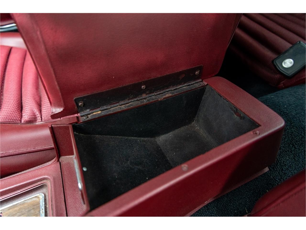 Ford-Mustang-1969-Toreador-Red-Red-CorinthianRed-Clarion-Knit-9