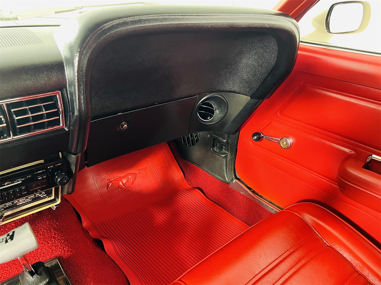 Ford-Mustang-1970-White-Red-17