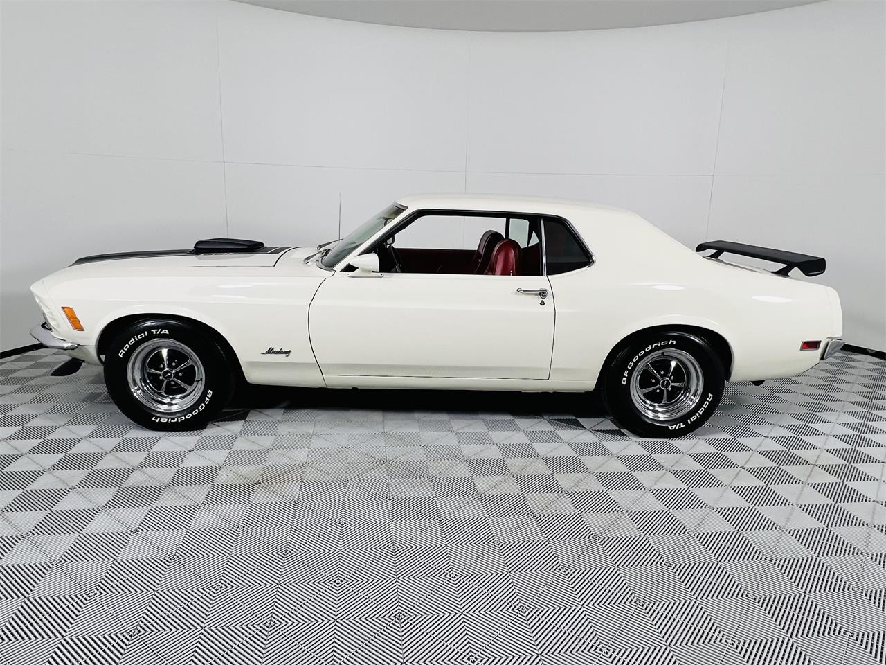 Ford-Mustang-1970-White-Red-3