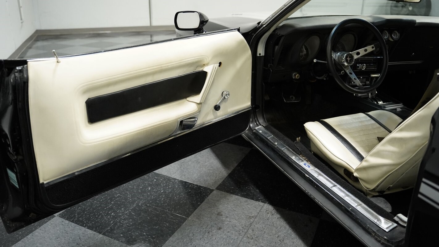 Ford-Mustang-1971-Coupe-27