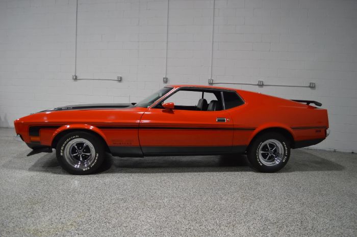 Ford-Mustang-1971-Red-Black-5