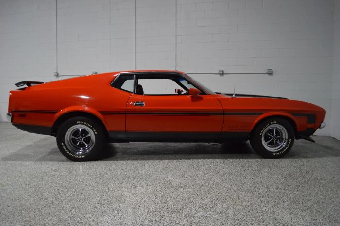 Ford-Mustang-1971-Red-Black-9