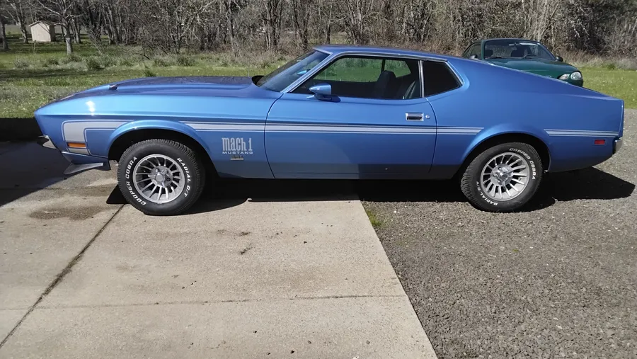 Ford-Mustang-1972-Blue-Black-2