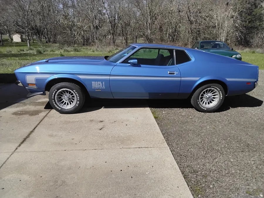 Ford-Mustang-1972-Blue-Black
