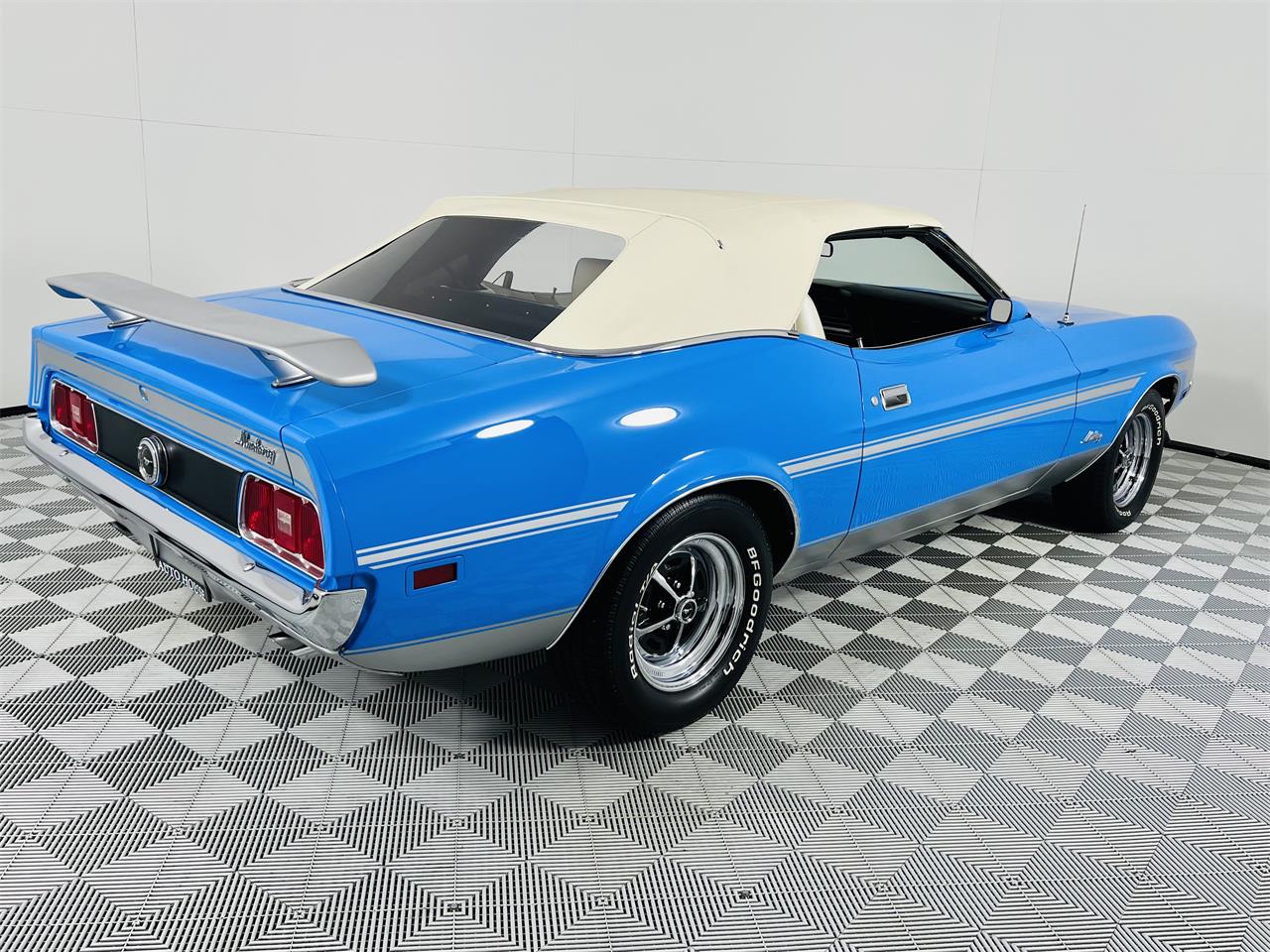 Ford-Mustang-1972-Blue-White-14