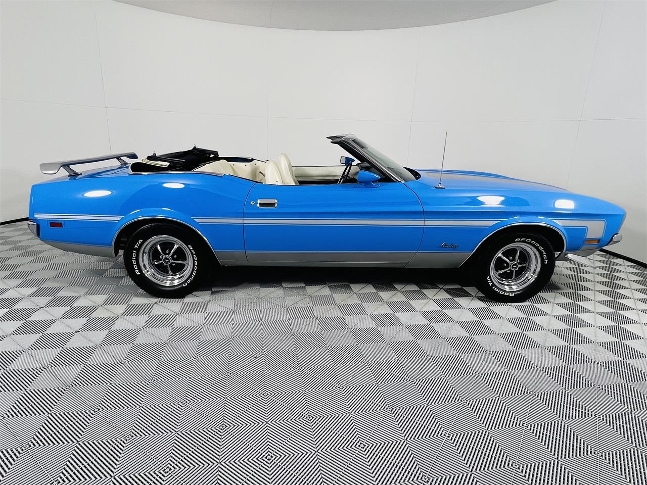 Ford-Mustang-1972-Blue-White-2