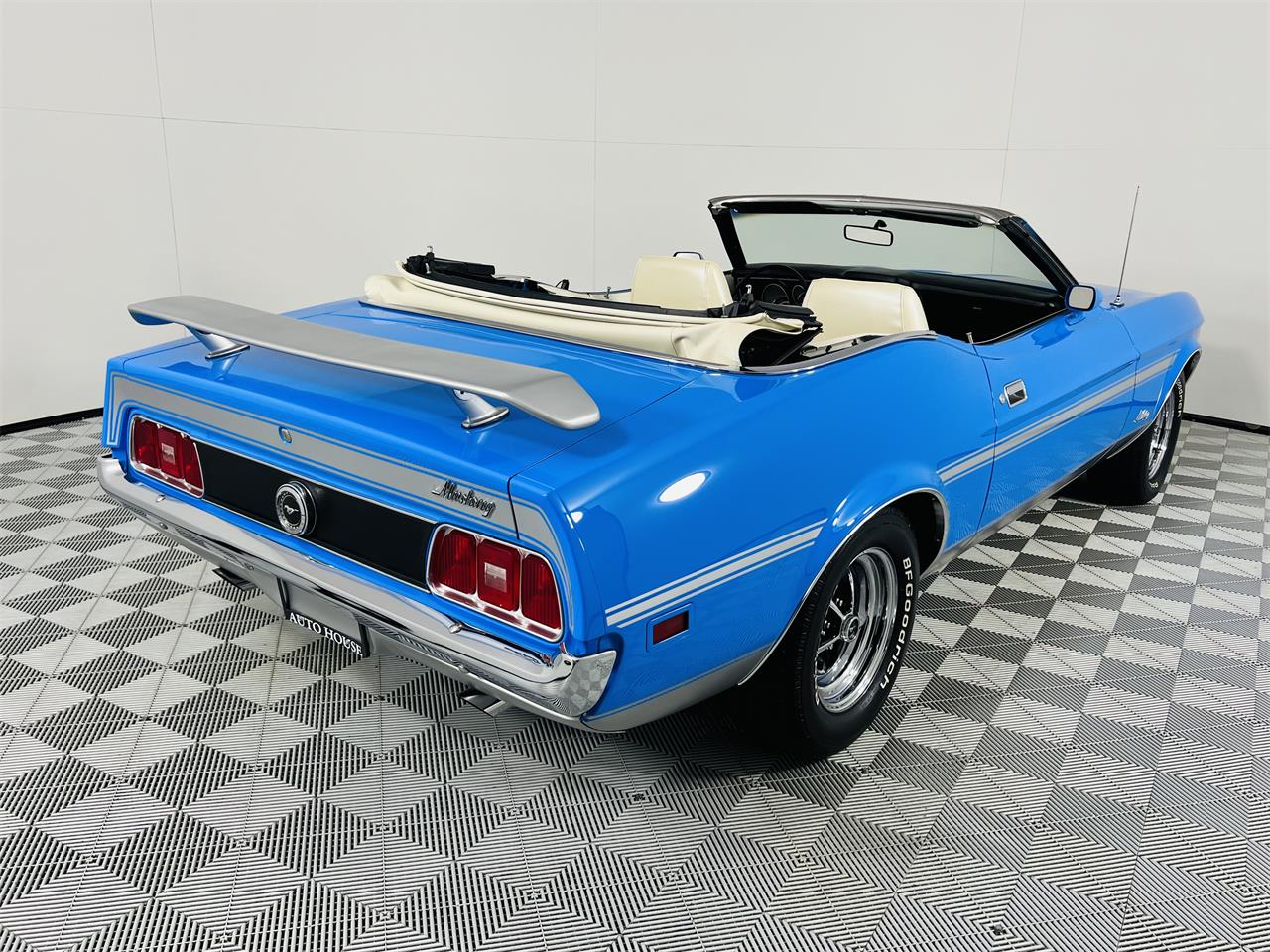 Ford-Mustang-1972-Blue-White-3