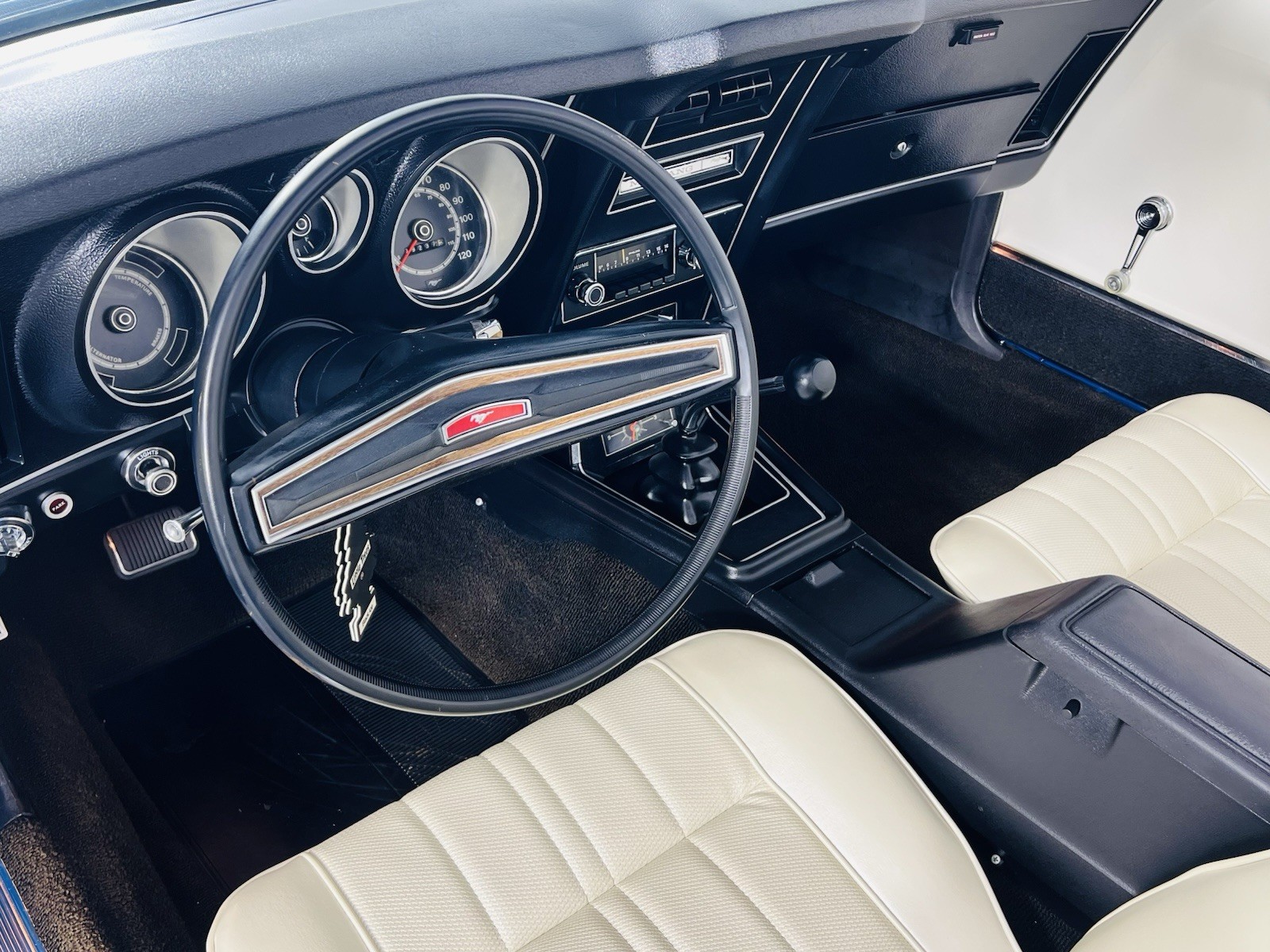 Ford-Mustang-1972-Coupe-10