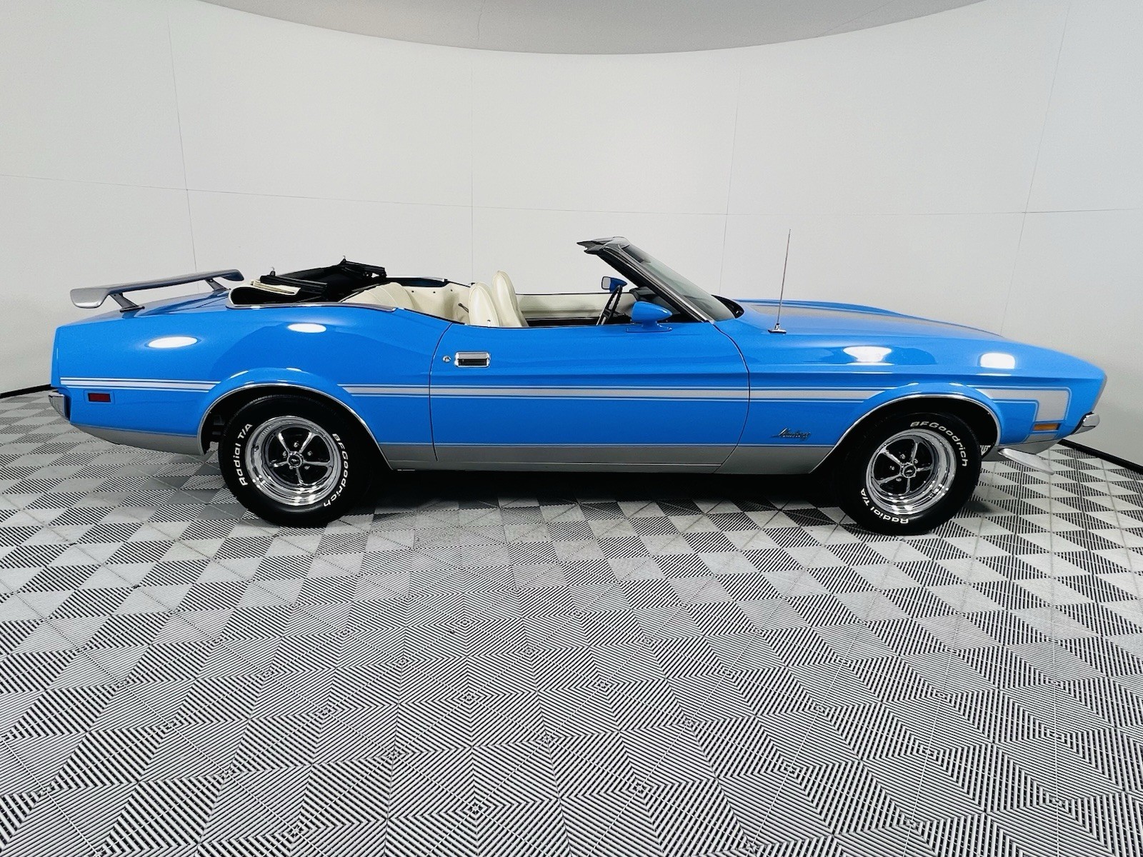 Ford-Mustang-1972-Coupe-2