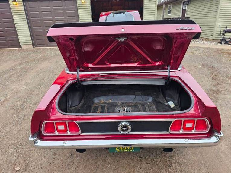 Ford-Mustang-1973-maroon-Black-32