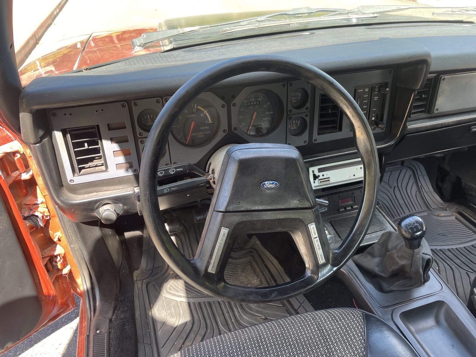 Ford-Mustang-1984-21