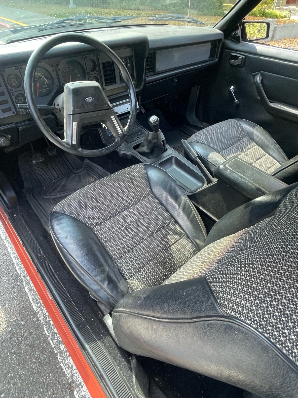 Ford-Mustang-1984-27