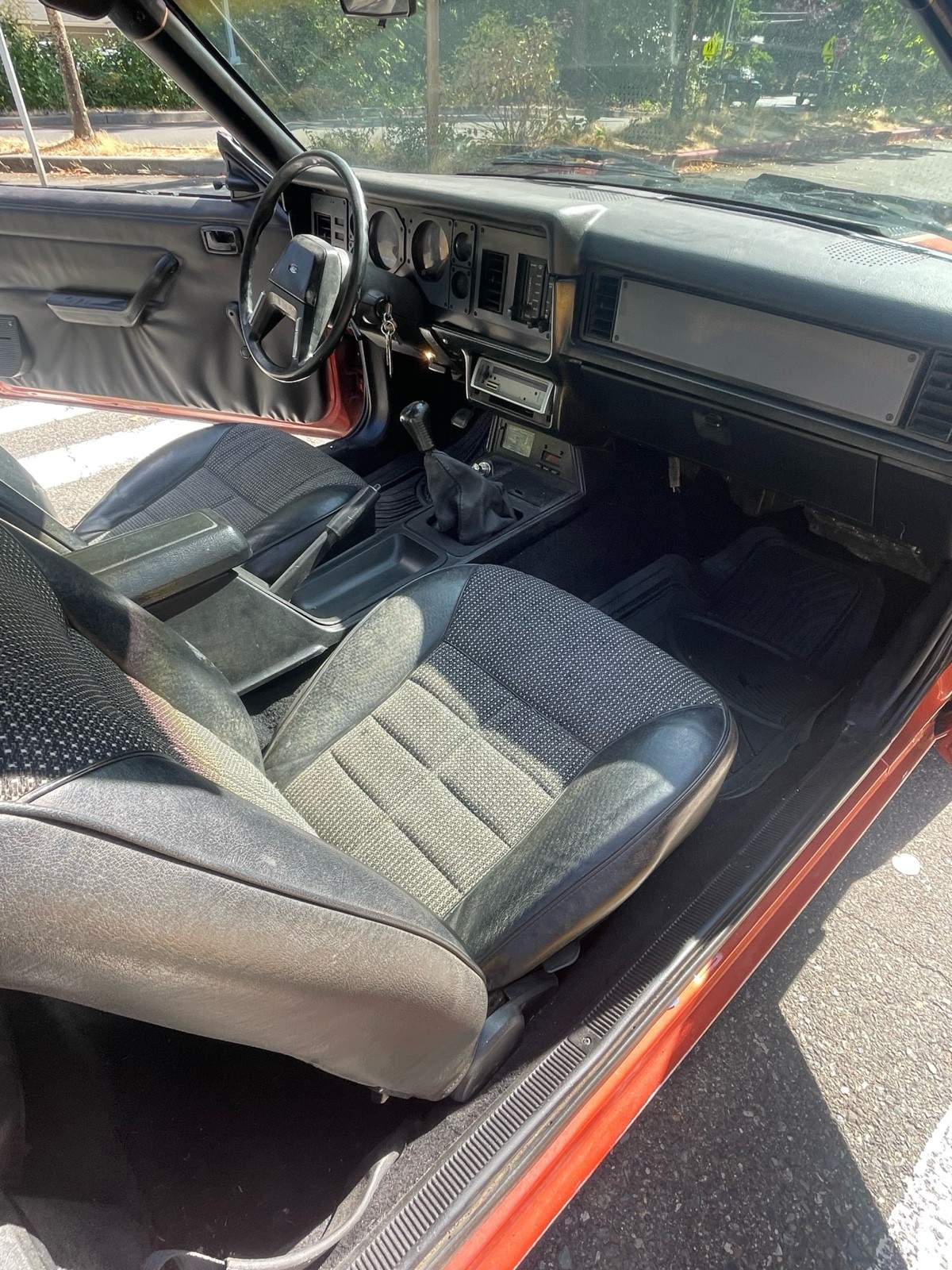 Ford-Mustang-1984-30