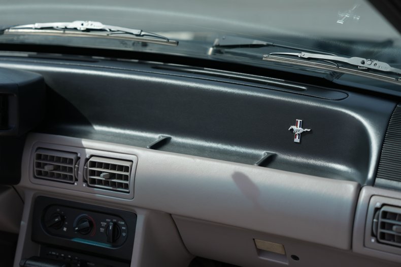 Ford-Mustang-1992-Emerrald-Green-Metal-White-41