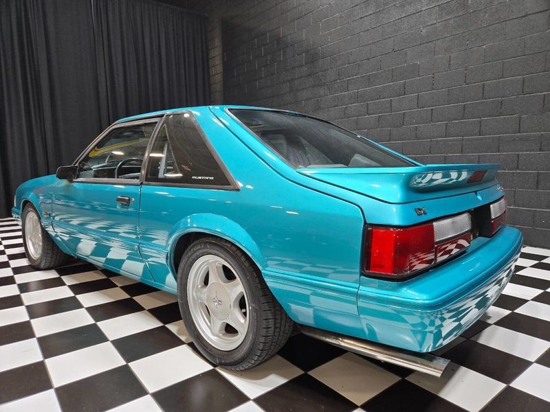 Ford-Mustang-1993-Hatchback-3