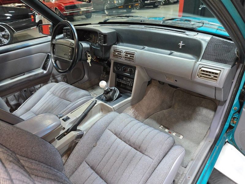 Ford-Mustang-1993-Hatchback-9