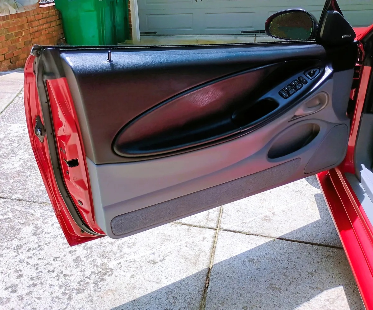 Ford-Mustang-1995-Laser-Red-Gray-16