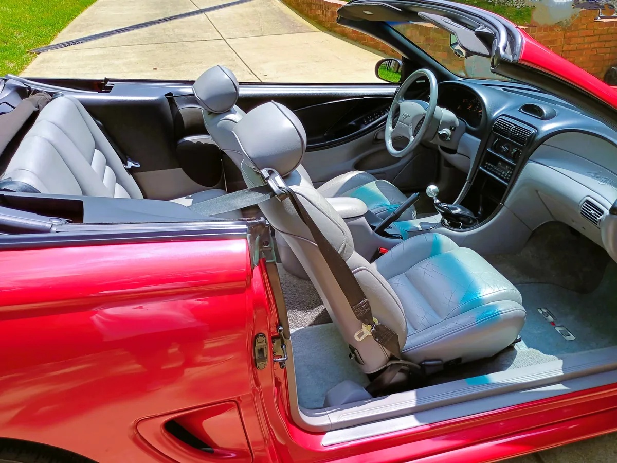 Ford-Mustang-1995-Laser-Red-Gray-19