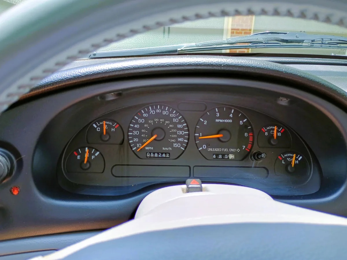 Ford-Mustang-1995-Laser-Red-Gray-2