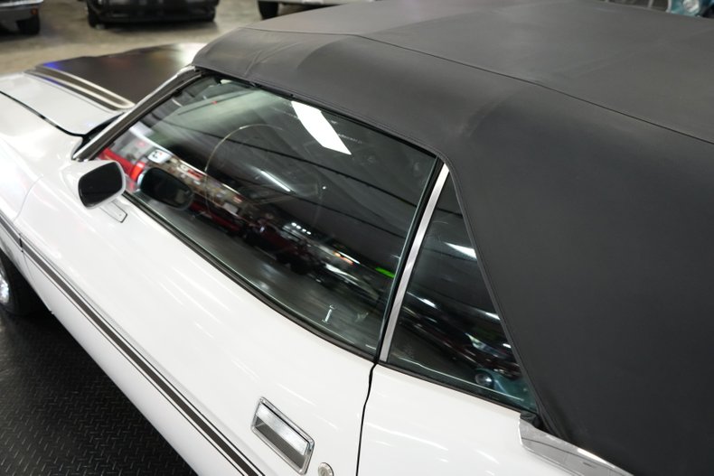 Ford-Other-1972-White-Black-39