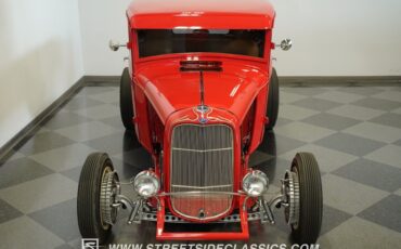 Ford-Pickup-1932-Red-Tan-1