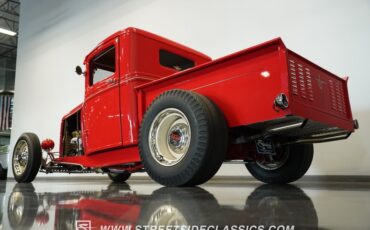 Ford-Pickup-1932-Red-Tan-15