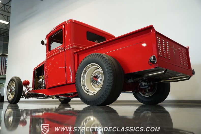 Ford-Pickup-1932-Red-Tan-15