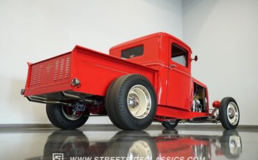 Ford-Pickup-1932-Red-Tan-18