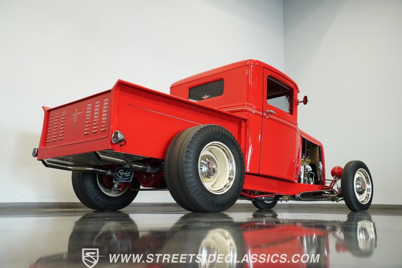 Ford-Pickup-1932-Red-Tan-18